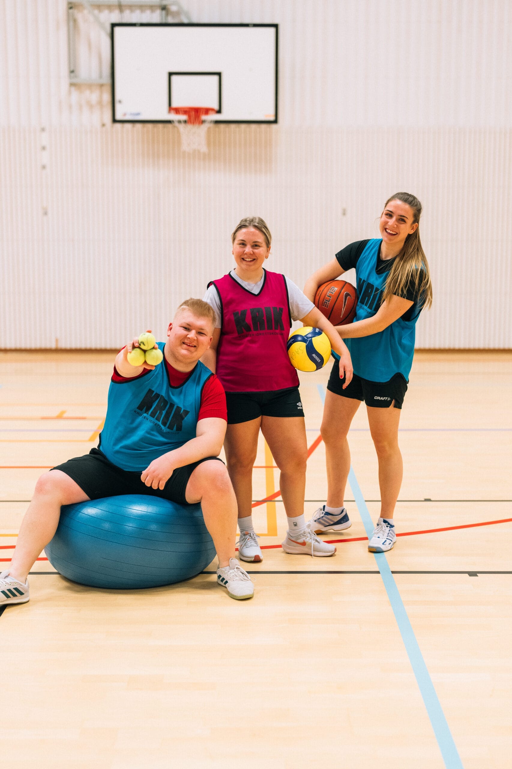 Elever på KRIK Multisport i idrettshallen