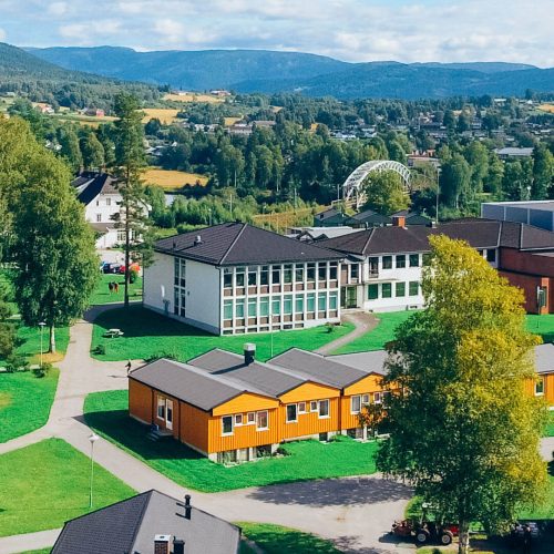 DCIM100MEDIADJI_0009.JPG Bygninger ved Sagavoll Folkehøgskole